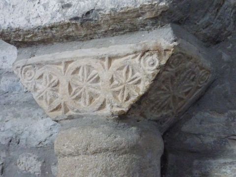 Chapiteau aux rouelles.JPG