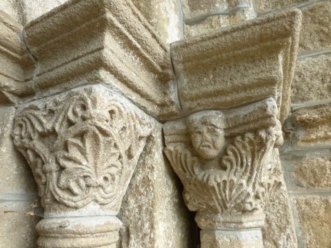 Chapiteaux du portail