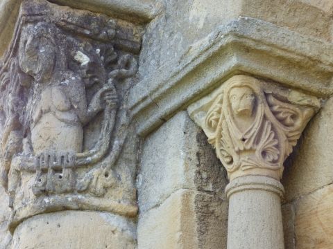 Chapiteaux sculptés