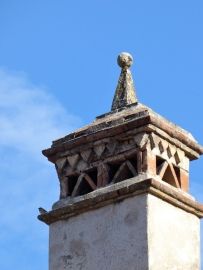 cheminée Troubadour 1.JPG