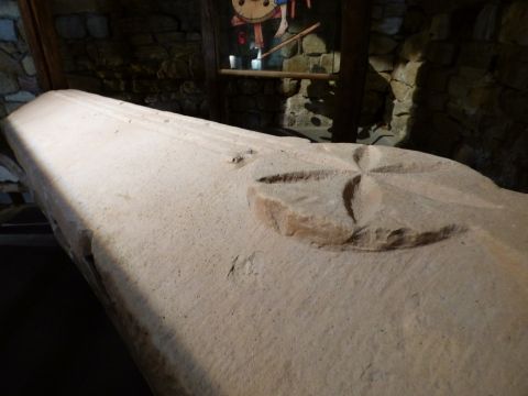 couvercle sarcophage wisigothique.JPG