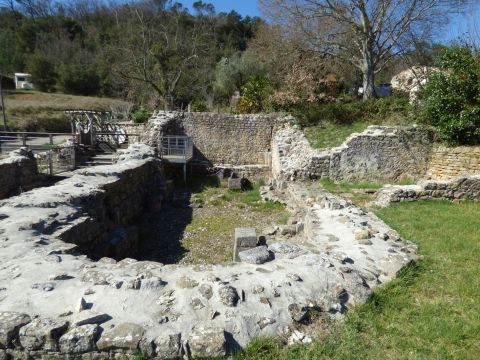 Eglise St Julien (2).JPG