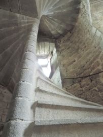 Escalier à vis de la tour principale