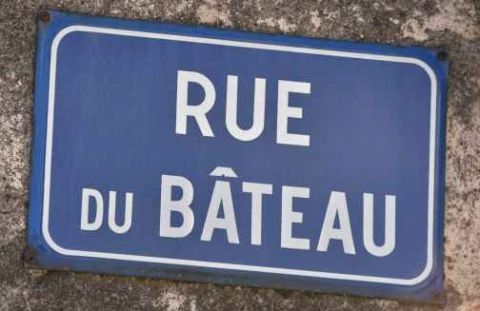 L'accent circonflexe évoque-t-il un château 2.JPG