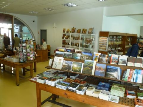 La boutique monastique