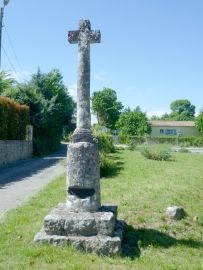 La croix du Peyrou à Pradon