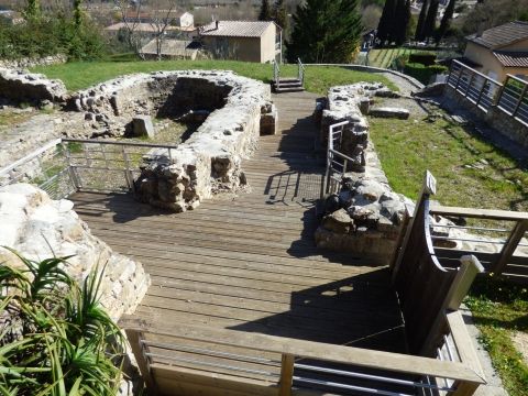 les deux églises voisines (2).JPG