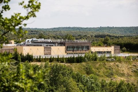Melvita - Une usine installée au coeur de la nature © Melvita