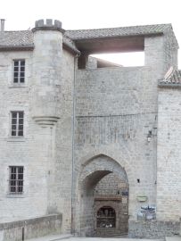 Porte médiévale à Largentière