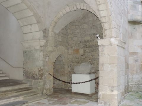 Sous la voûte du château d'Aubenas